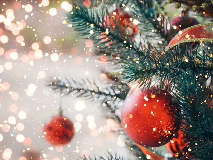 Christmas tree with red ornaments and light sparkles